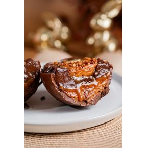 Ovo de colher Caramelo salgado com castanha caramelizada e chocolate meio amargo